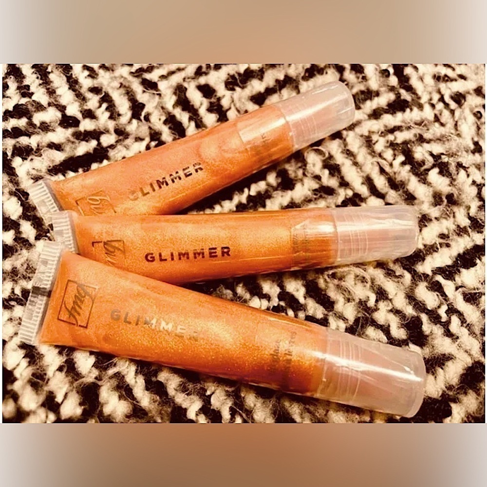 ✨ QTY 3 LIP GLAZE FMG Glimmer Avon Shade “GLOW” Discontinued New Shiny Soft